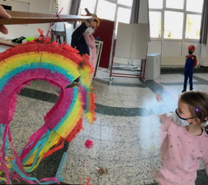 Karneval Pinata schlagen