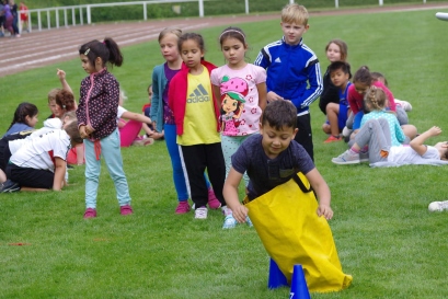 Sportfest Sackhüpfen